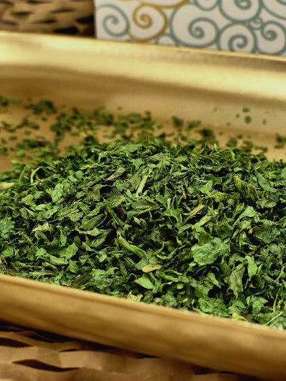 Bio Korianderblätter gerebelt von Hofkraut in Nahaufnahme