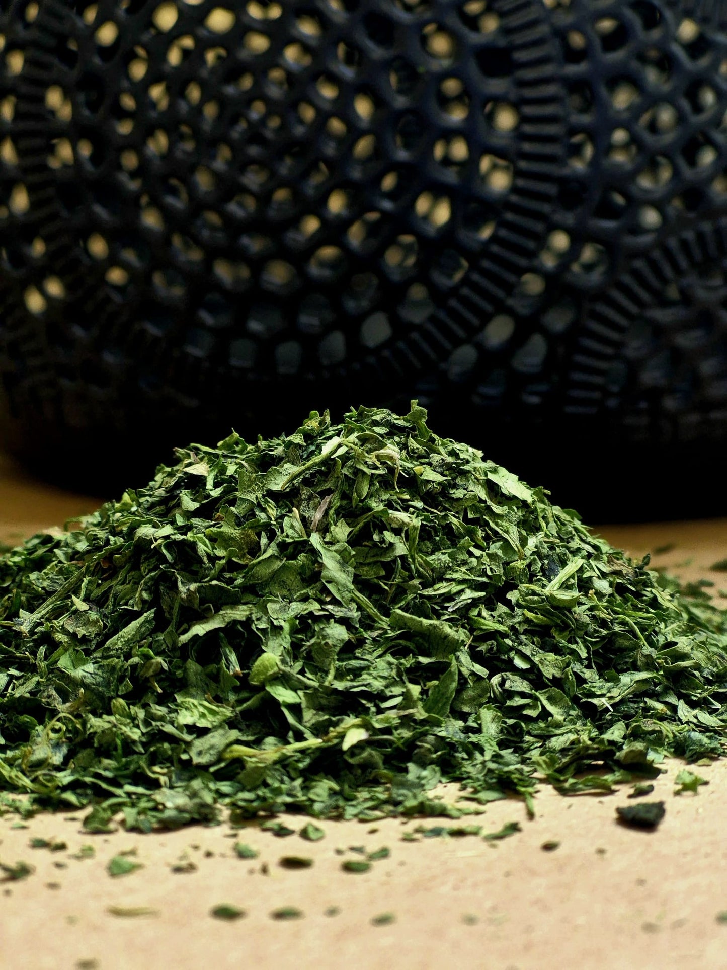 Bio Korianderblätter gerebelt von Hofkraut in Nahaufnahme