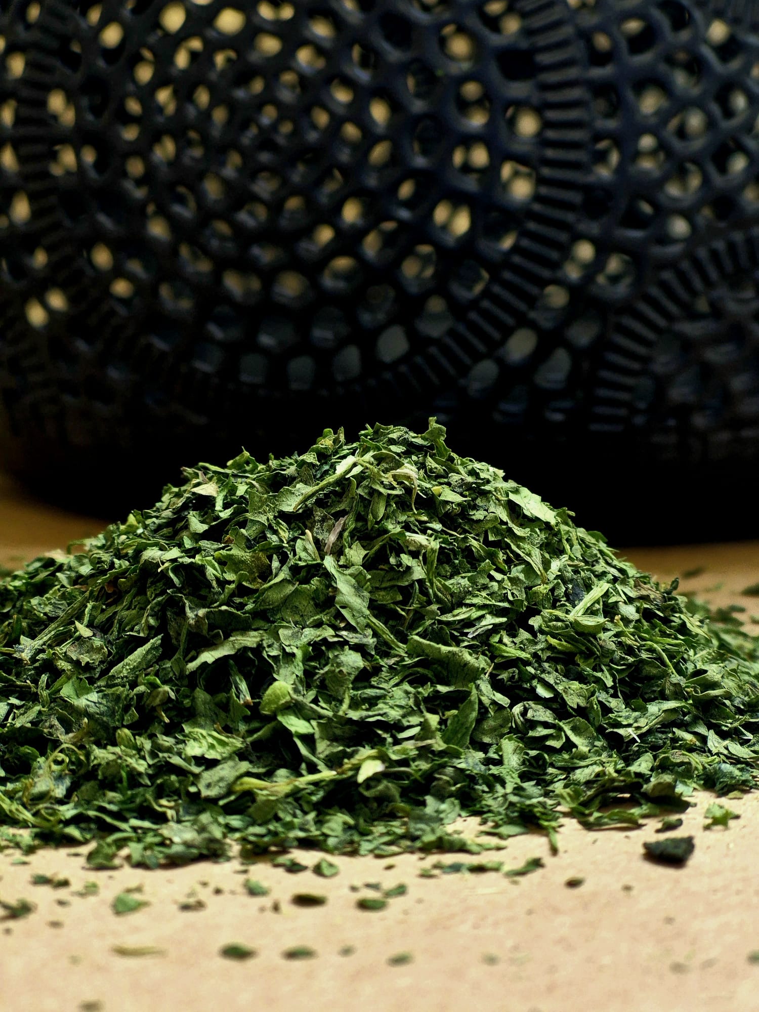 Bio Korianderblätter gerebelt von Hofkraut in Nahaufnahme