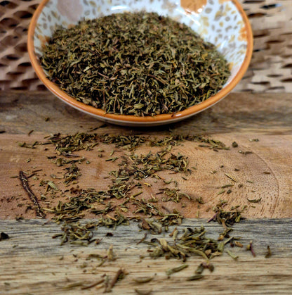 Bio Thymian geschnitten von Hofkraut in Schale in Nahaufnahme